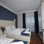 מלון Gold Butik 3*