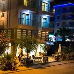 מלון Gold Butik 3*